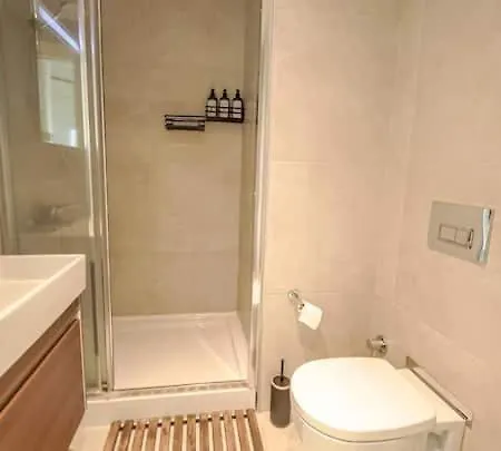 Modern 2 Bedroom Fully Equipped, Dt & Metro, Ac, Wi-fi * Istambul